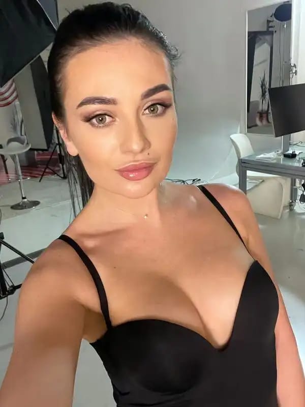 Adele Escort