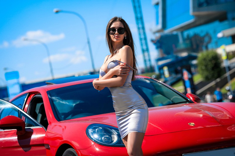 Dina Escort