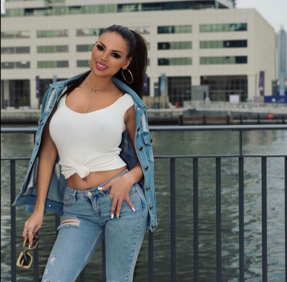 Paula Escort