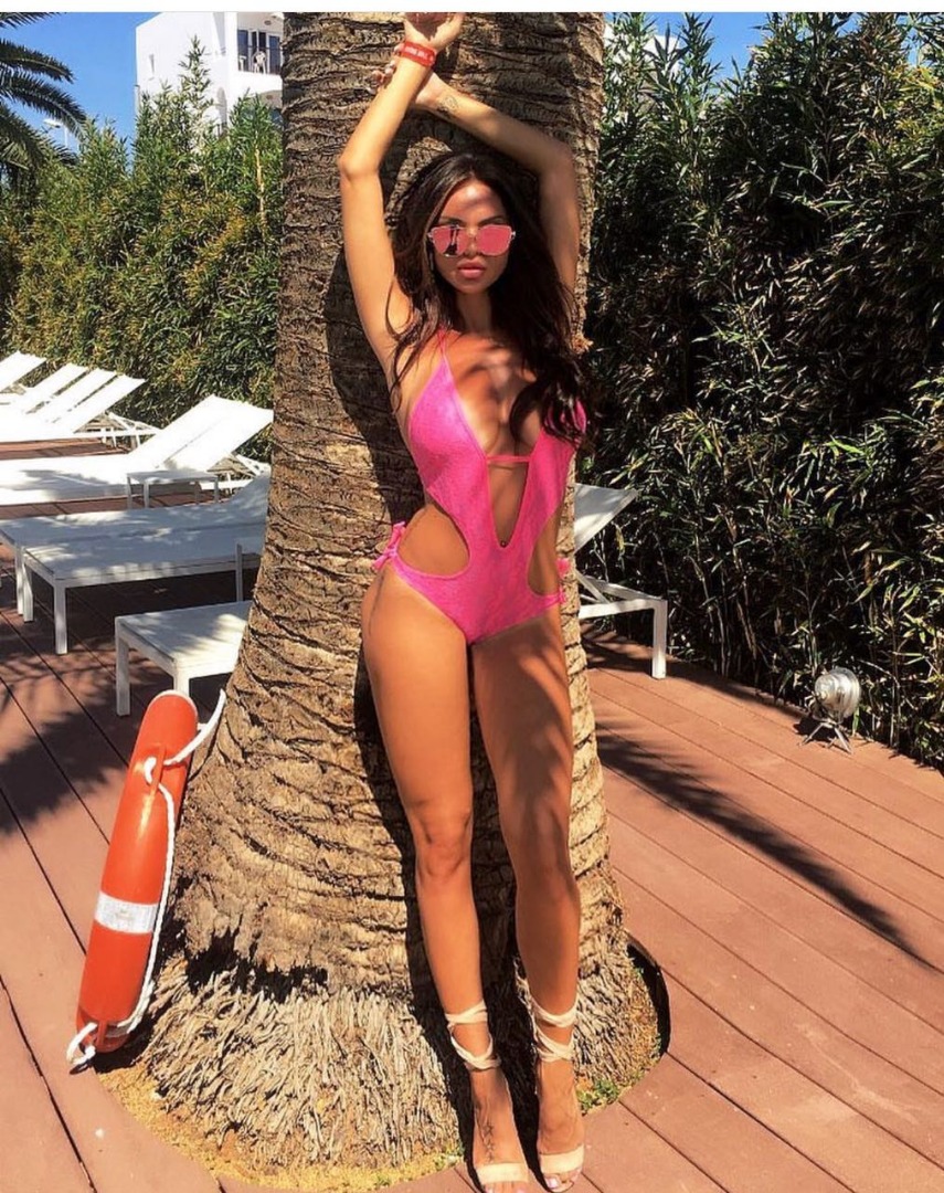 Paula Escort